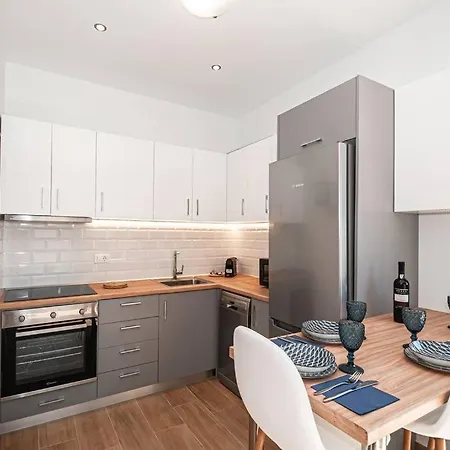 Rhodes Sunset House *